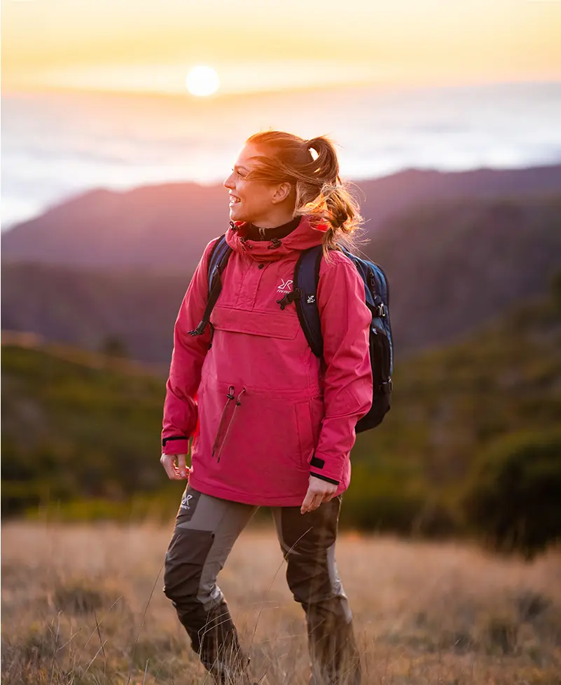 Rambler Lightweight Anorak Women Holly Berry